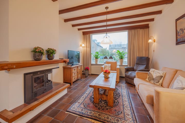 Foto 4 van Burg van Leentstraat 104