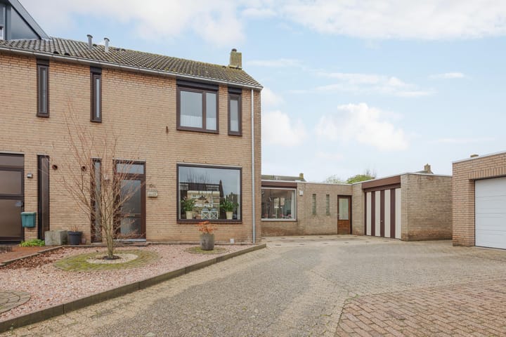 Foto 7 van Burg van Leentstraat 104