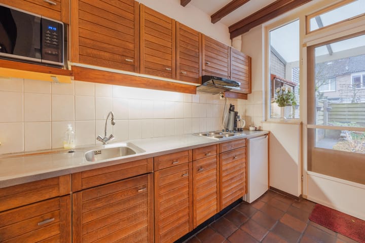 Foto 10 van Burg van Leentstraat 104