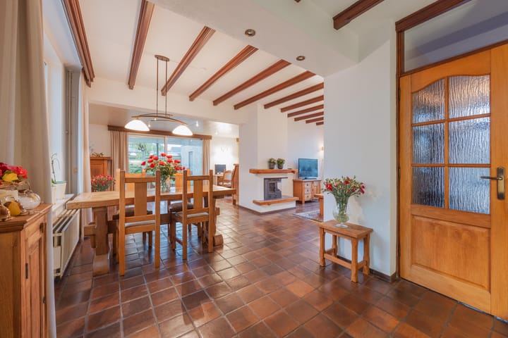 Foto 11 van Burg van Leentstraat 104