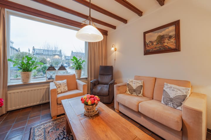 Foto 14 van Burg van Leentstraat 104