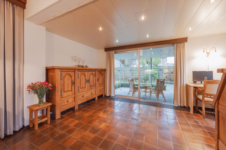 Foto 16 van Burg van Leentstraat 104