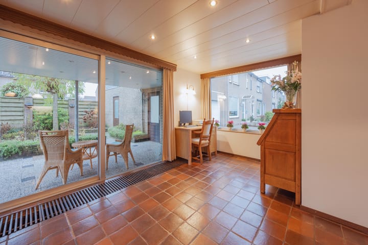 Foto 17 van Burg van Leentstraat 104