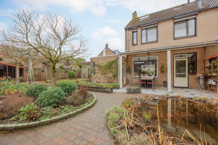 Foto 33 van Burg van Leentstraat 104