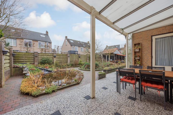 Foto 35 van Burg van Leentstraat 104