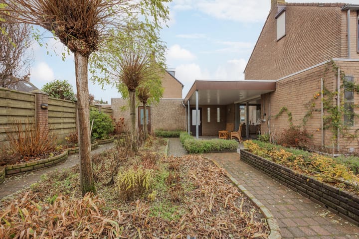 Foto 38 van Burg van Leentstraat 104