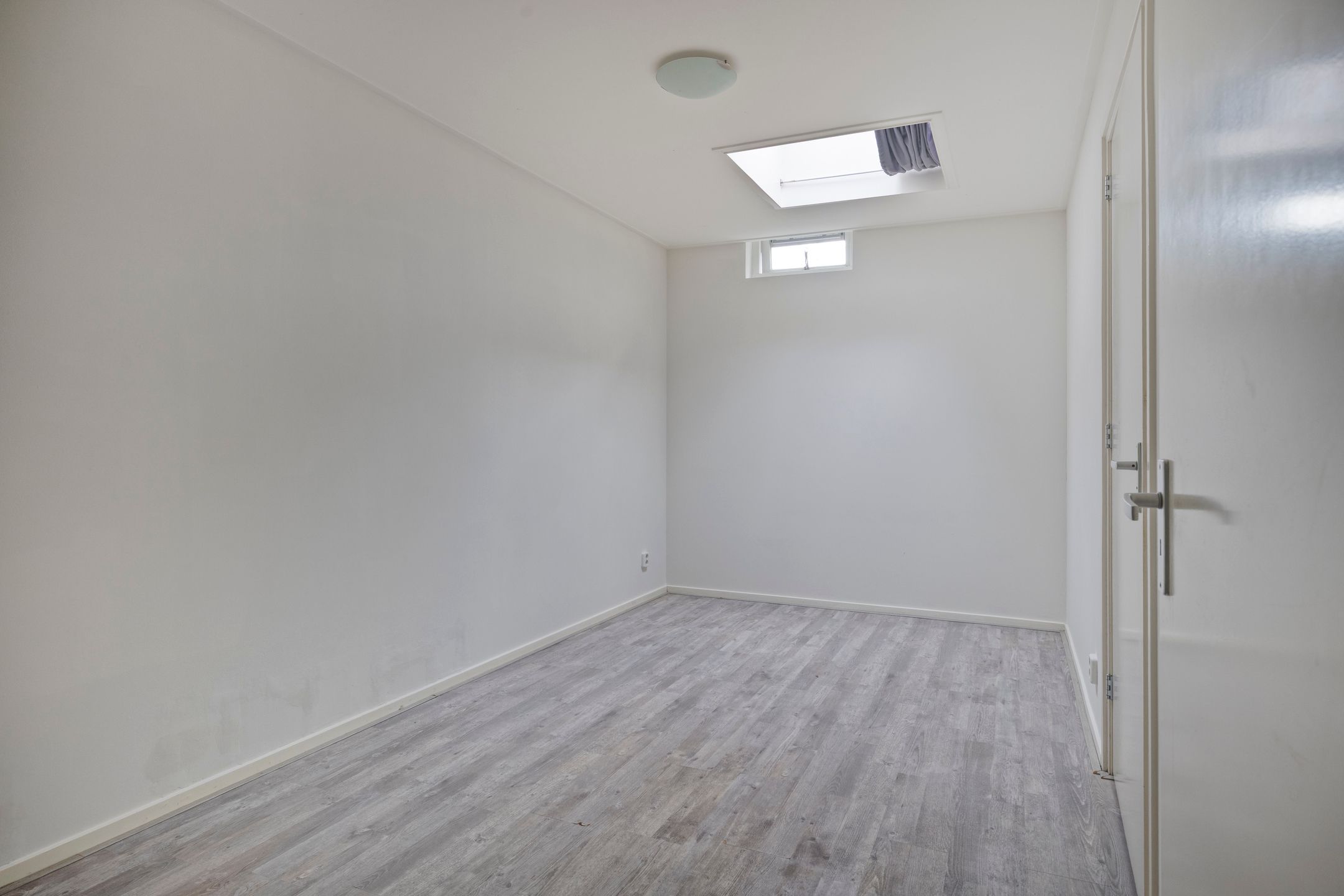 Photo 15 of Molendwarsstraat 29-A