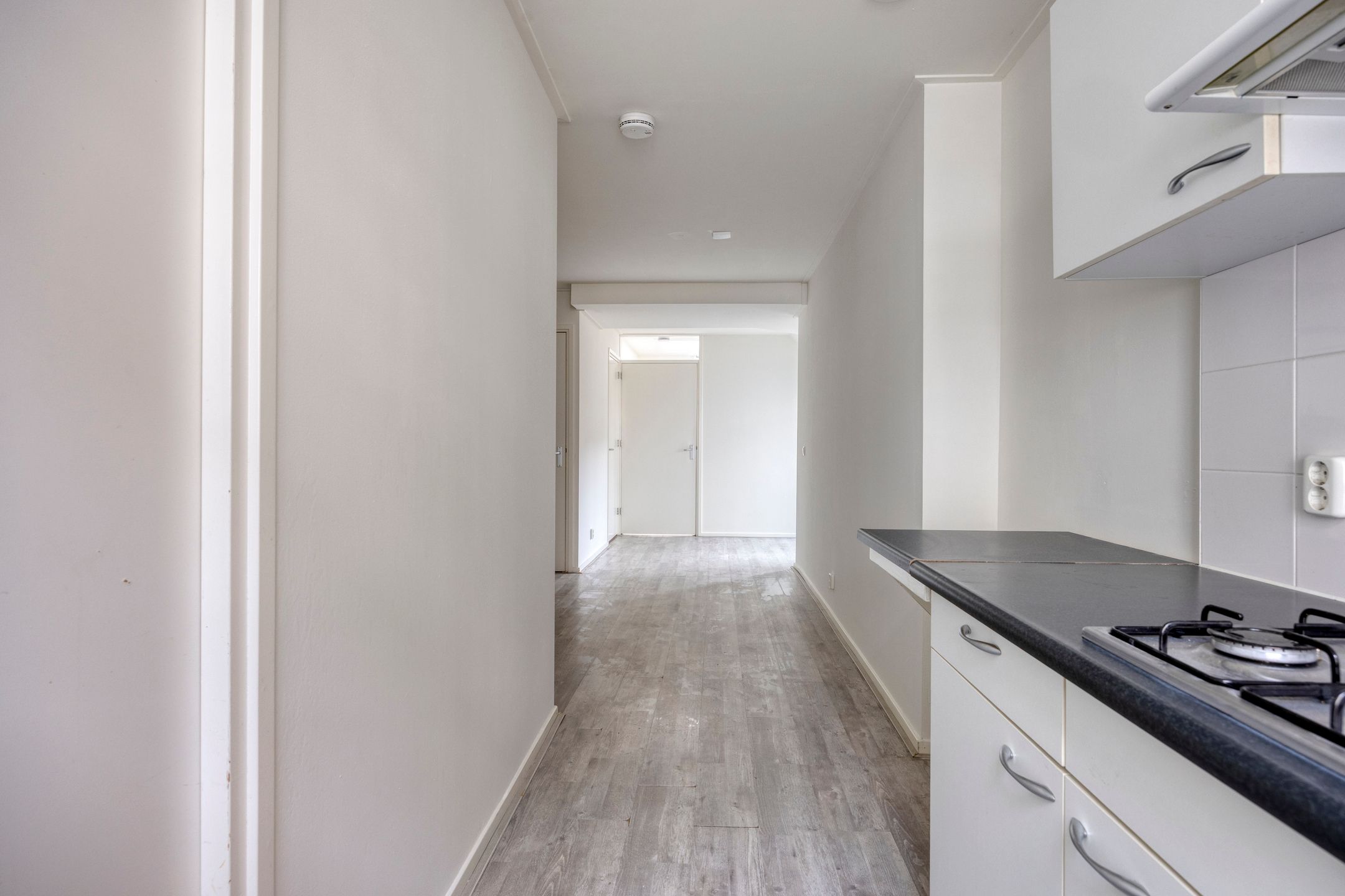 Photo 12 of Molendwarsstraat 29-A