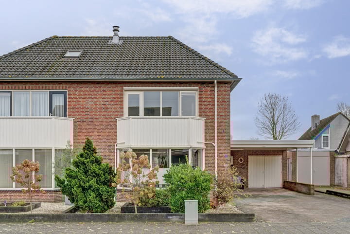 Photo 2 of Suze Groeneweglaan 25