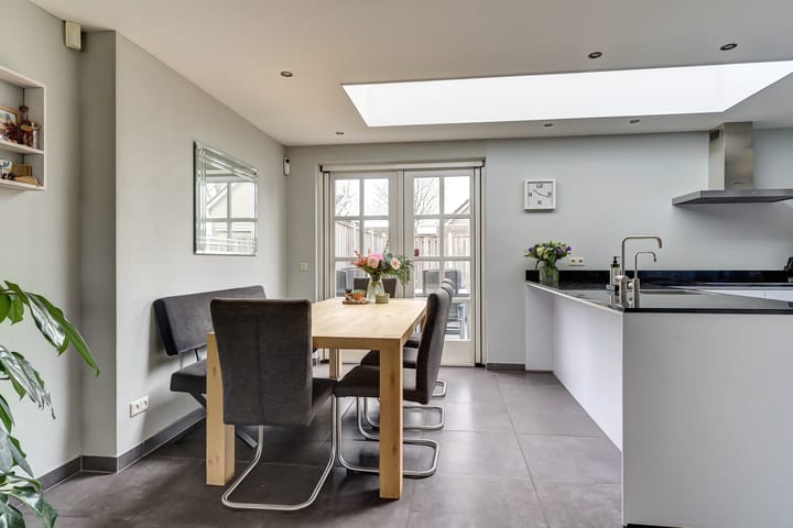 Photo 11 of Suze Groeneweglaan 25