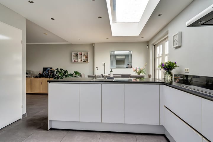 Photo 14 of Suze Groeneweglaan 25