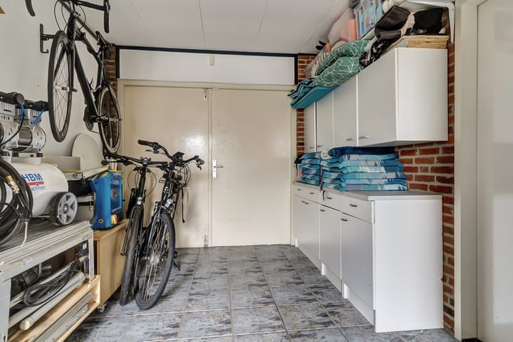 Photo 16 of Suze Groeneweglaan 25