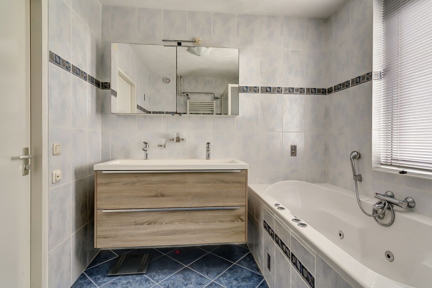 Foto 25 van Suze Groeneweglaan 25