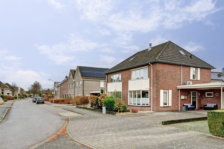 Photo 36 of Suze Groeneweglaan 25