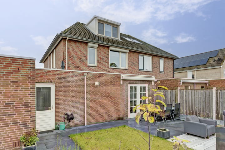 Photo 34 of Suze Groeneweglaan 25