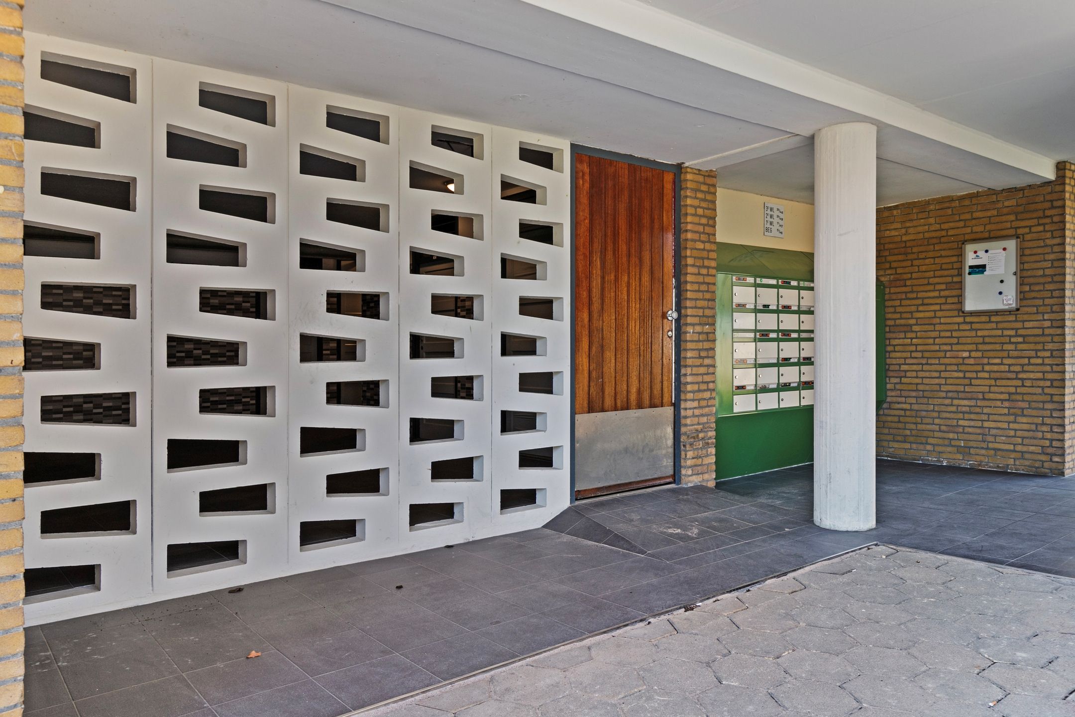 Foto 3 van Bart Verhallenplein 45