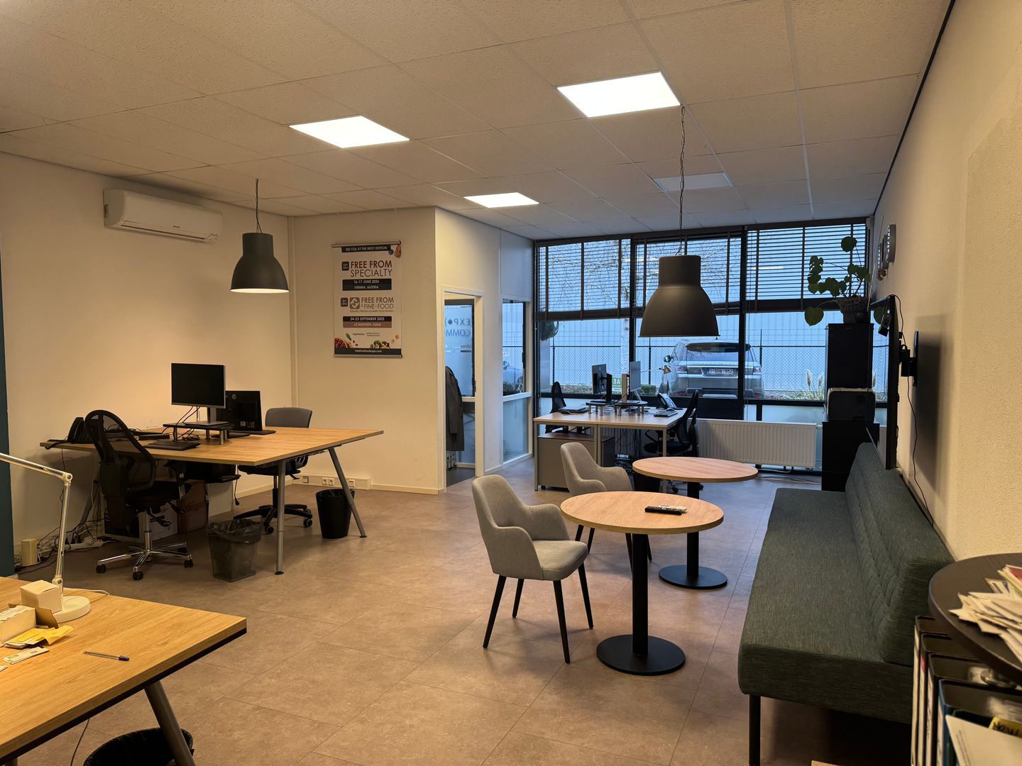 View photo 2 of Minervum 7444-B