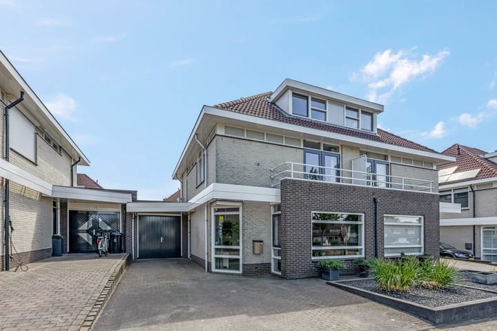 Photo 35 of Larekamp 5