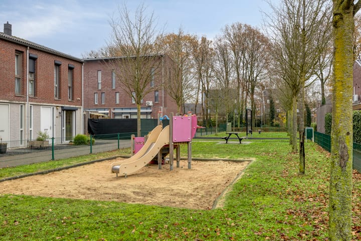 Foto 24 van Donkervoortseloop 63