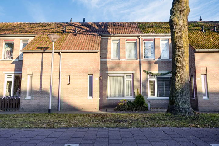 Photo 2 of Overspoor 84