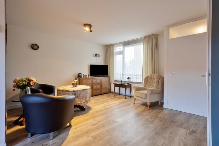 Photo 8 of Overspoor 84