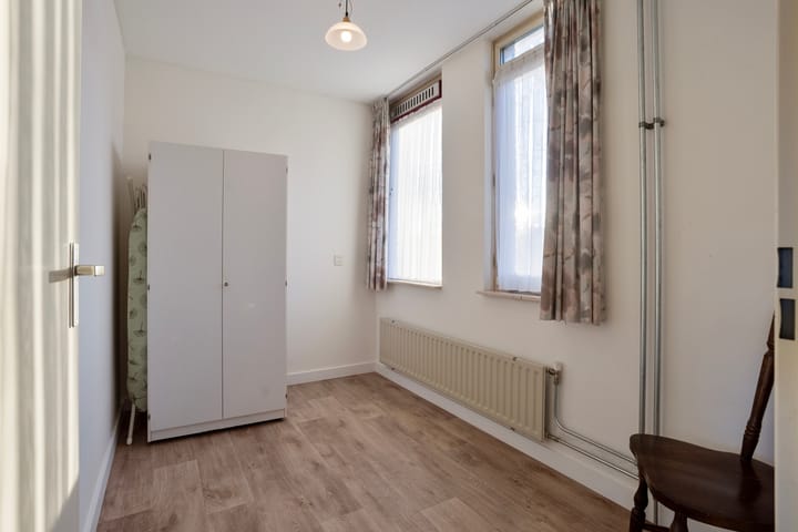 Photo 22 of Overspoor 84