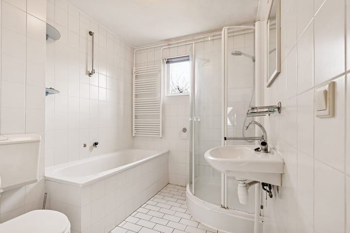 Photo 21 of Lou Costellostraat 37