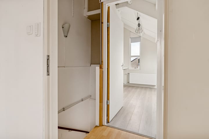 Photo 28 of Lou Costellostraat 37