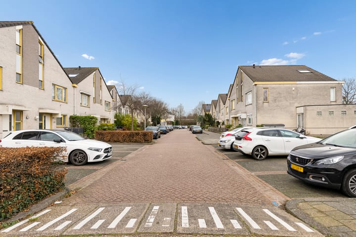 Photo 35 of Lou Costellostraat 37