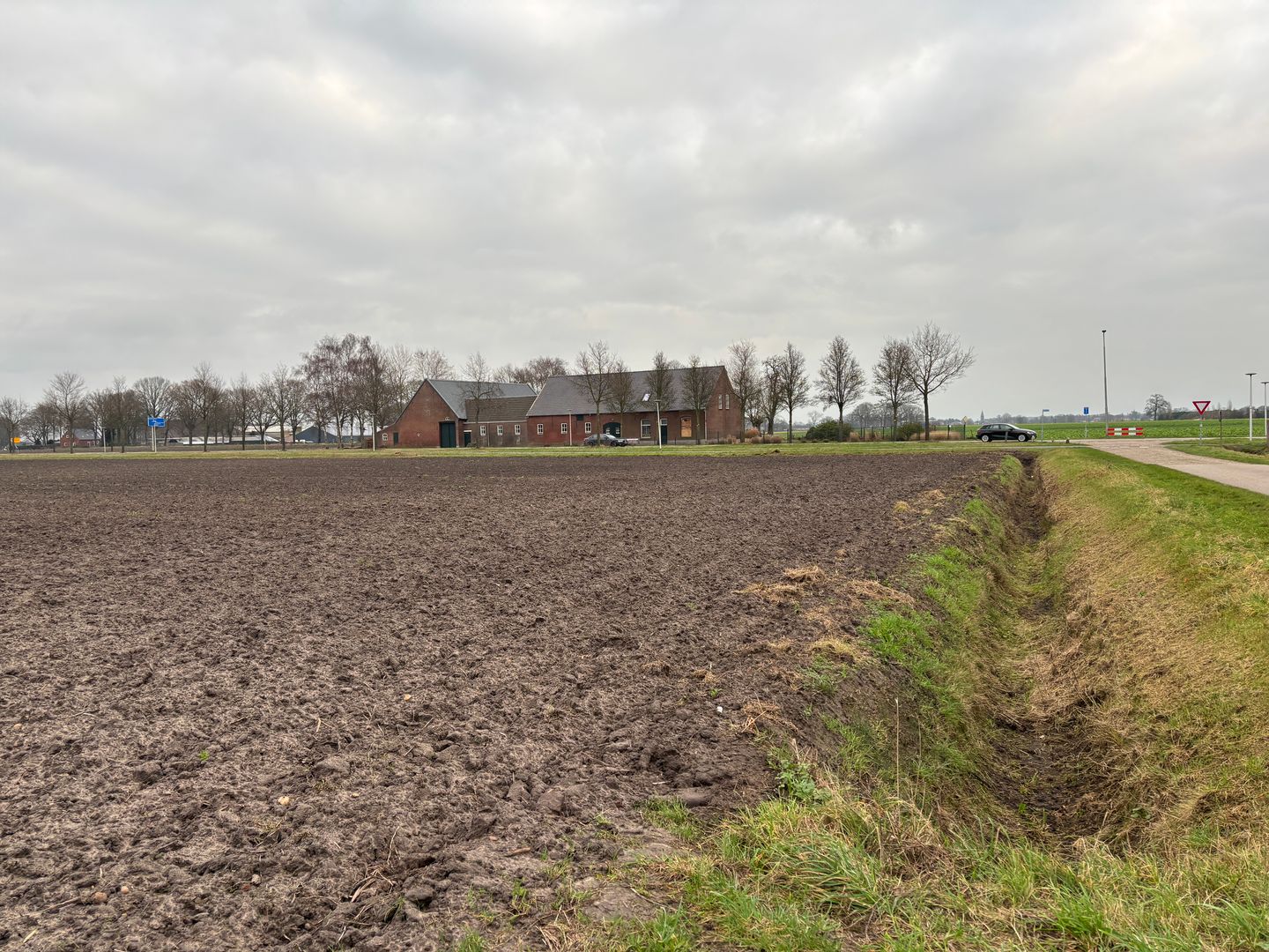 View photo 2 of Weg naar Wouw