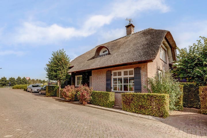 Photo 2 of Oude Zeedijk 1-B