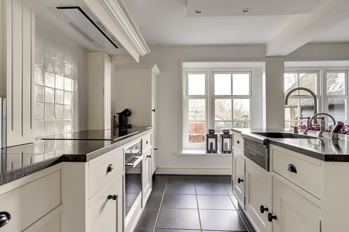 Photo 11 of Oude Zeedijk 1-B