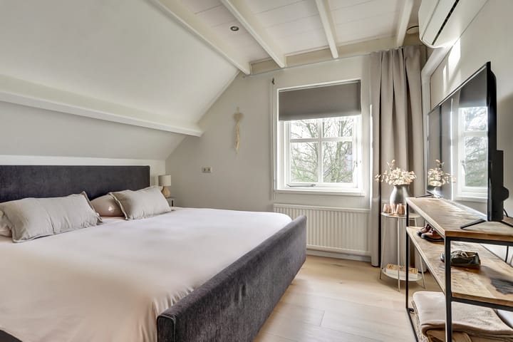 Photo 27 of Oude Zeedijk 1-B