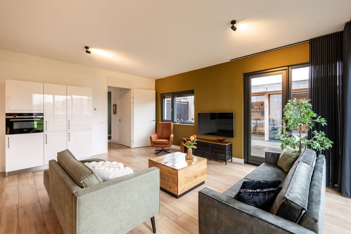 Foto 9 van Meibloem 7