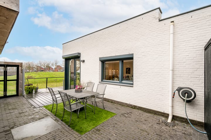 Foto 17 van Meibloem 7