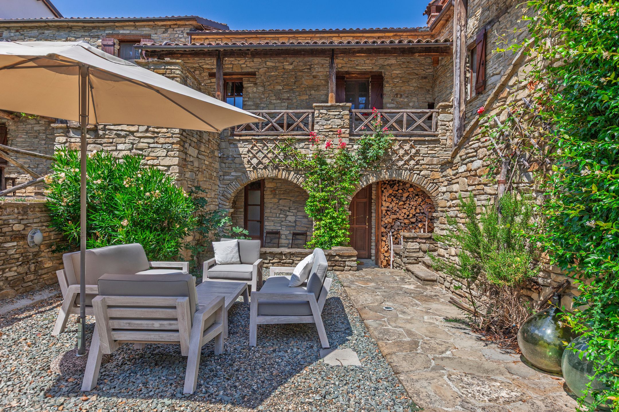 Foto 12 van Frazione Arzello 79