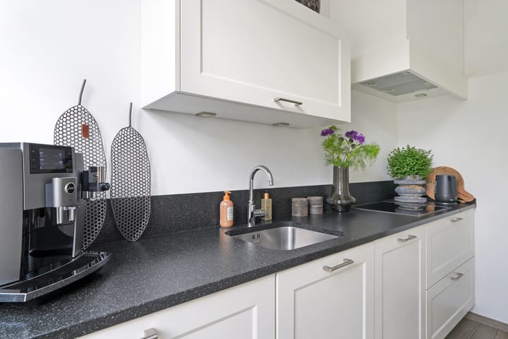 Photo 11 of Haringvlietstraat 13