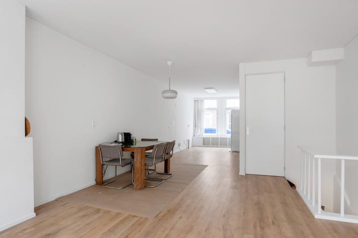 Foto 7 van Joost van Geelstraat 8-B