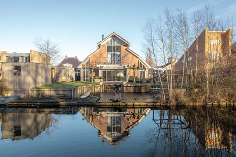 Steiger 10 secondary image