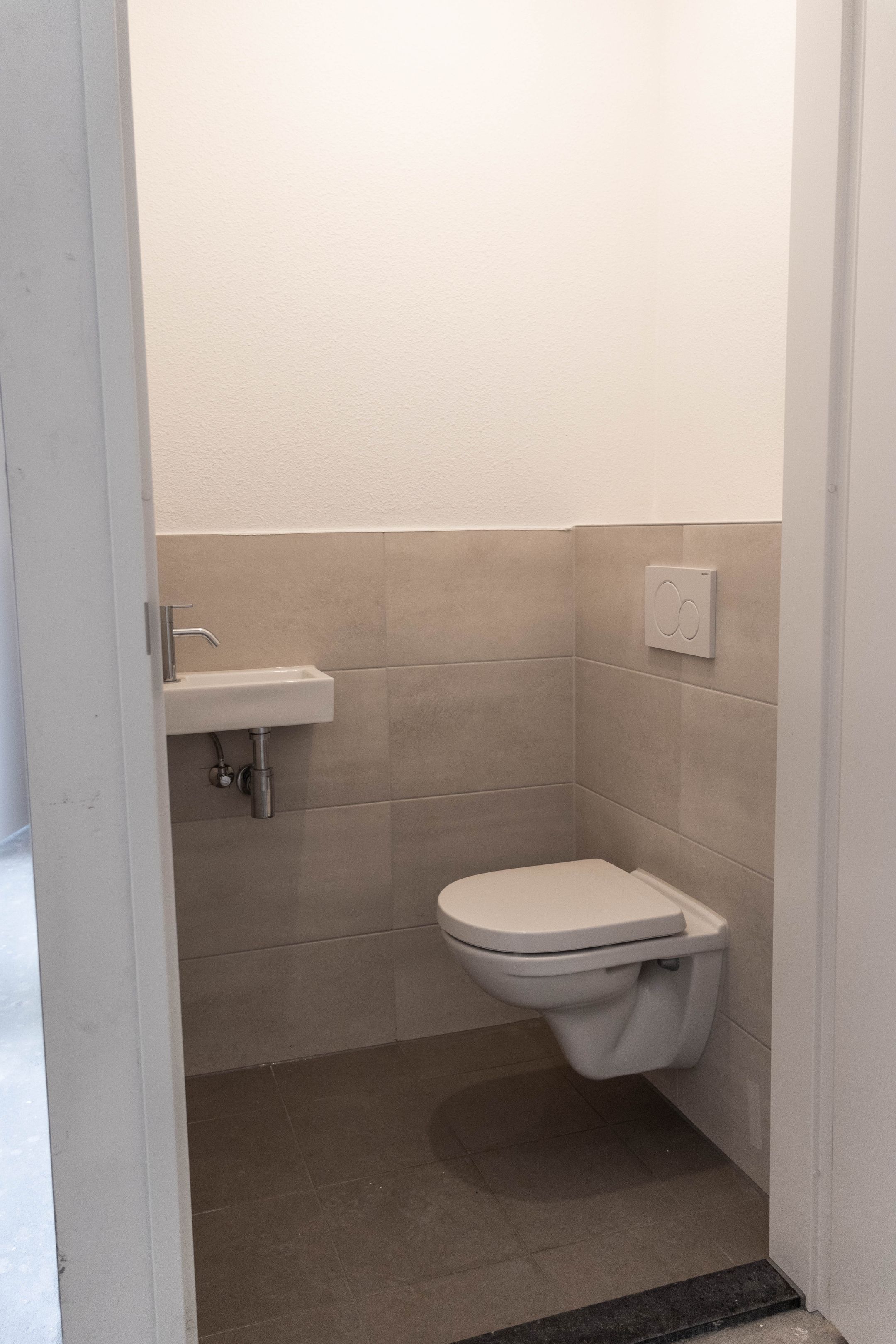 Photo 6 of Vijfhoevenlaan 21-D04