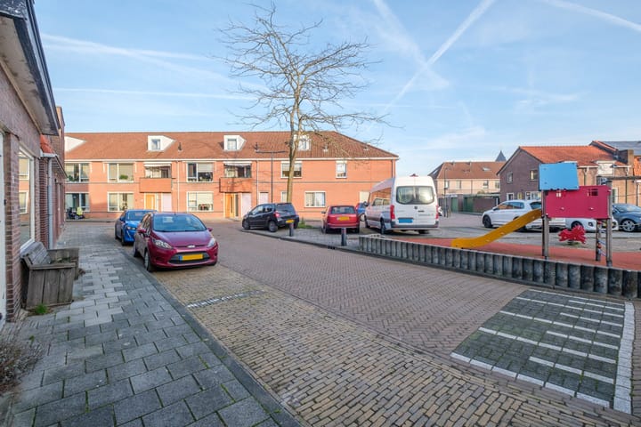 Photo 32 of Nassaustraat 24