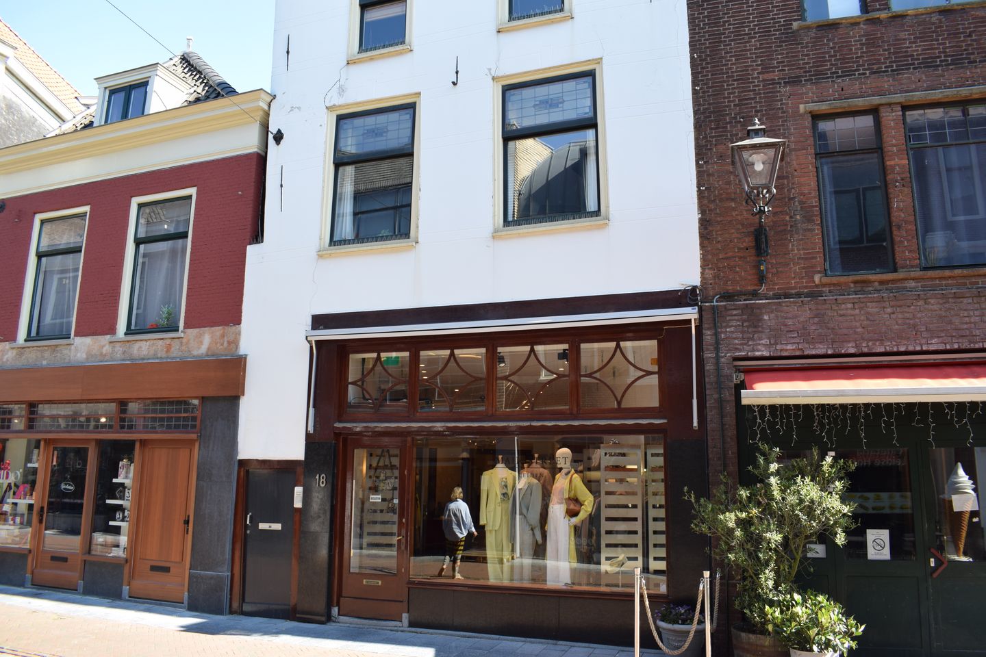 View photo 2 of Haarlemmerstraat 18