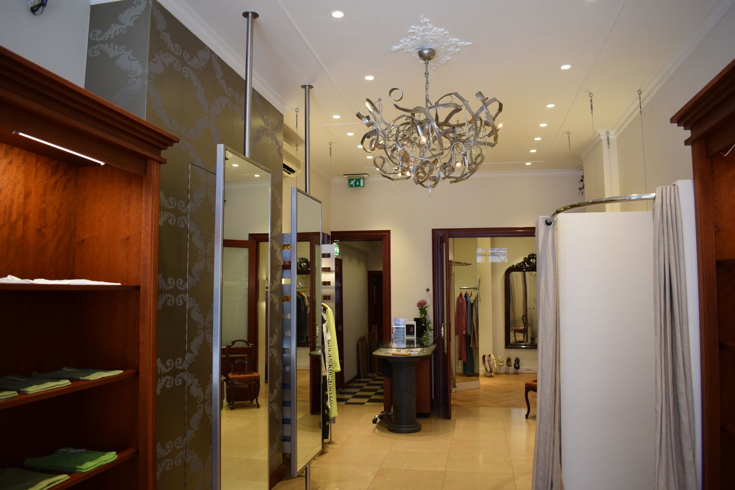 View photo 3 of Haarlemmerstraat 18