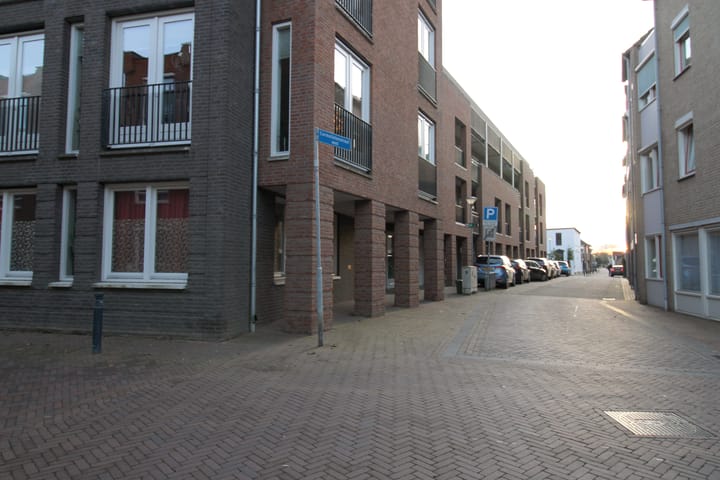 Photo 5 of Carmelietenstraat-oost 2-G