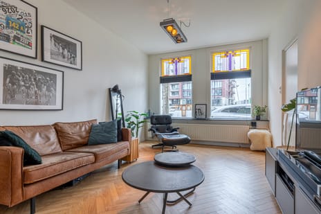 Zeglis 54 secondary image