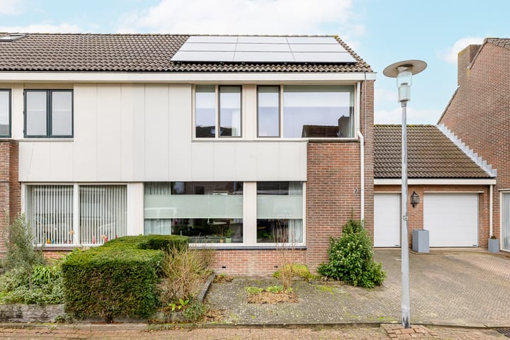 Photo 2 of Aalbersestraat 10