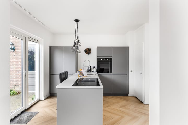 Photo 9 of Aalbersestraat 10