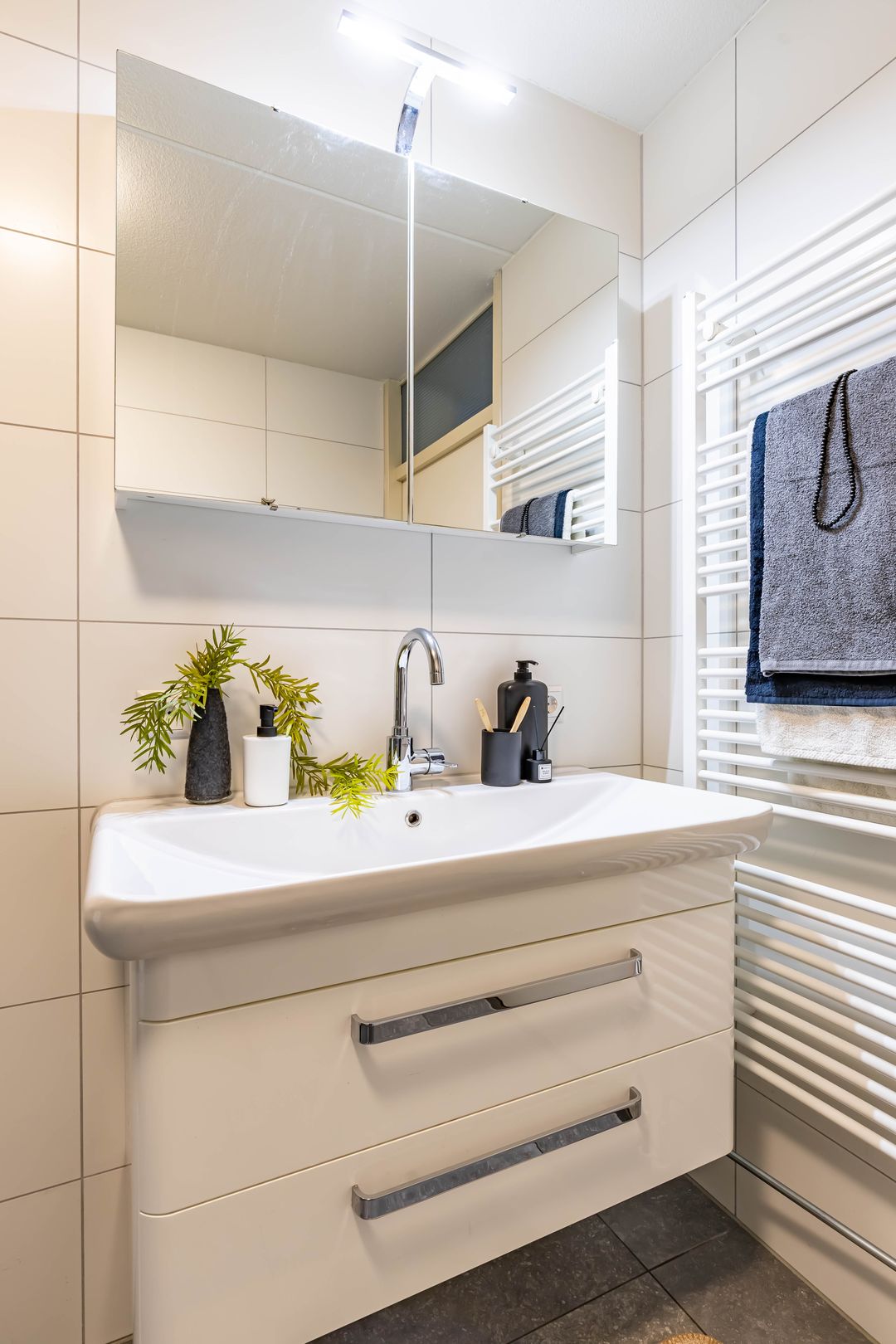 Photo 28 of Merelstraat 8-B