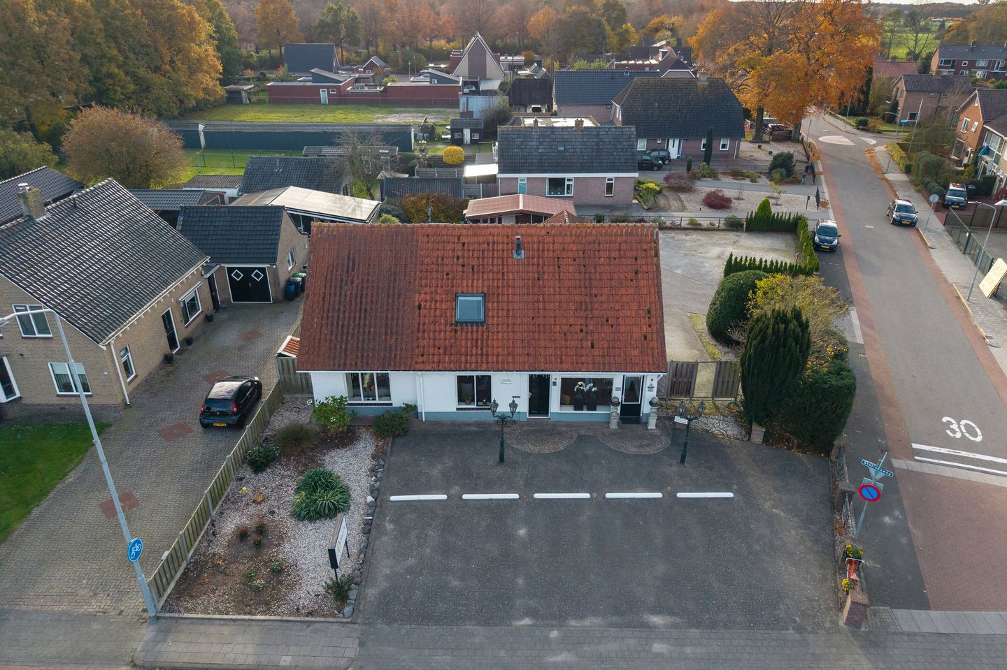 View photo 3 of Stationsweg 37-A