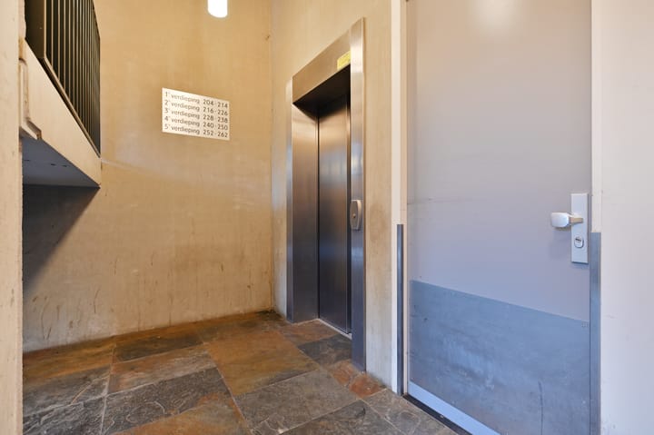 Photo 24 of Ambachtsgaarde 232